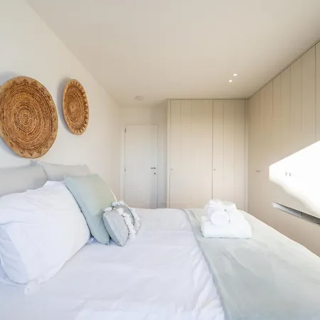 7 Op De Zeedijk In Voor Max 6 Personen Appartement Knokke-Heist