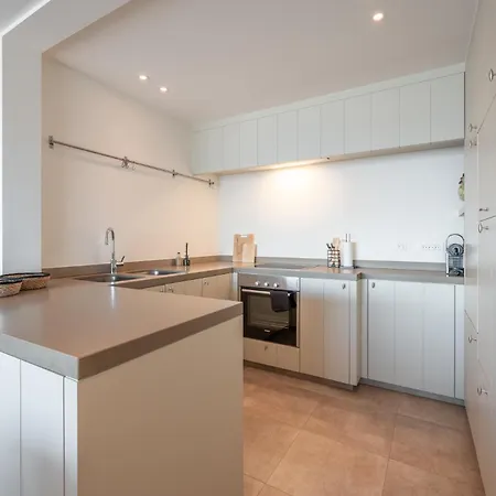7 Op De Zeedijk In Voor Max 6 Personen Apartment Knokke-Heist